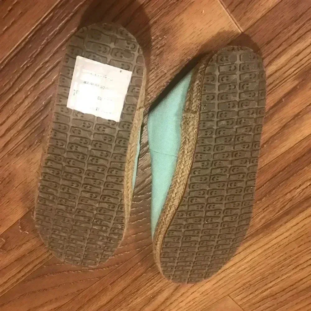 NWOT Sanuk mint flats